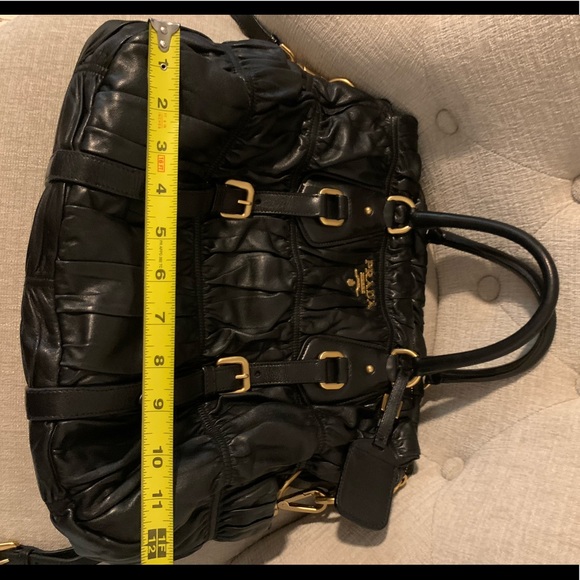💯 Authentic Prada Black Leather cross/shopping bag - Picture 11 of 15